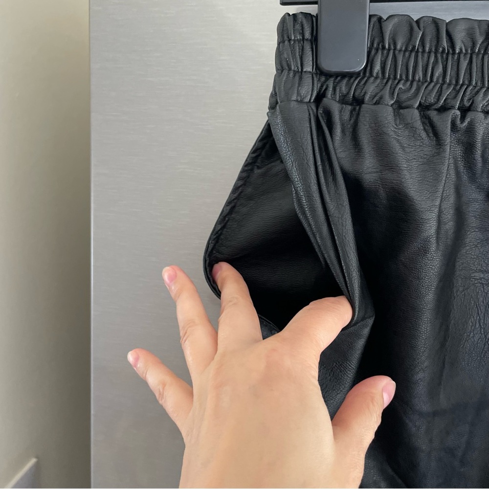 BOOHOO Black Wet Look Faux Leather Jogger Trousers Size 12 - Picture 4 of 6